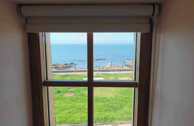 68 Yardie - 3 bedroom cottage by the sea, sleeps 6