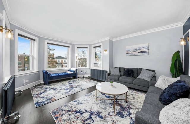 6BR Chicago Gem: Prime, Safe, Family-Friendly Hub