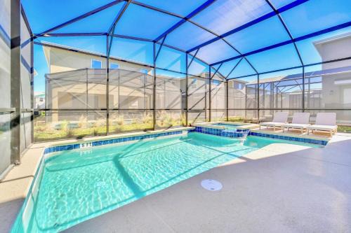6BR - Family Home - w Private pool & Hot tub