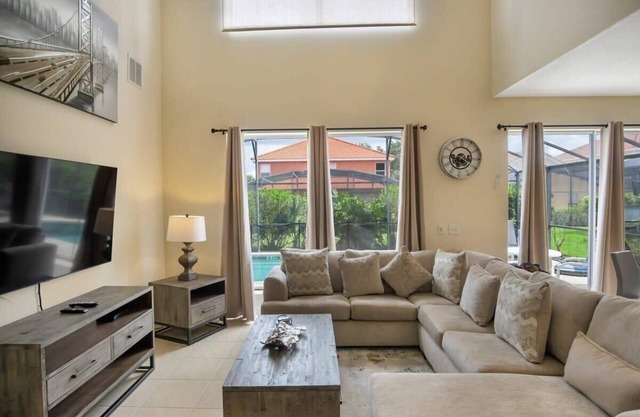 6BR Family Villa Pool + Game Room/25min to Disney