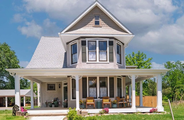 7 Bed/4.5 Bath, Sleeps 14, Sauna, Hot Tub, Pool