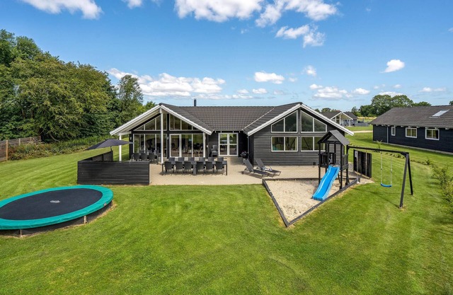 7 bedroom cozy home in Sydals