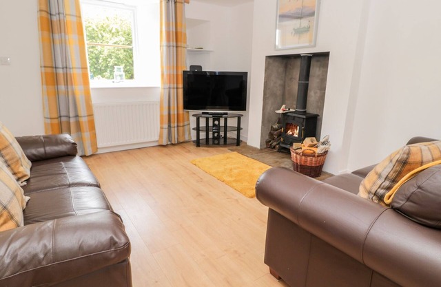 7 BOGAN, pet friendly, character holiday cottage in Coldingham