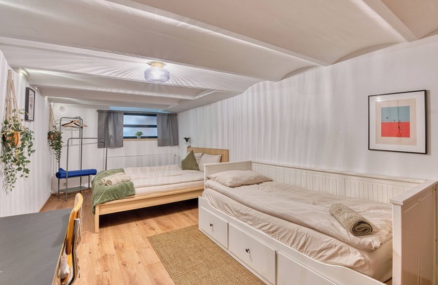 7)Economic 2bedroom basement apt near Mid iStation