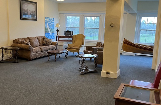 7 GUEST ROOMS - SUNCLIFF FAMILY SUITE ON LAKE ERIE!nFootball & Family Fun!