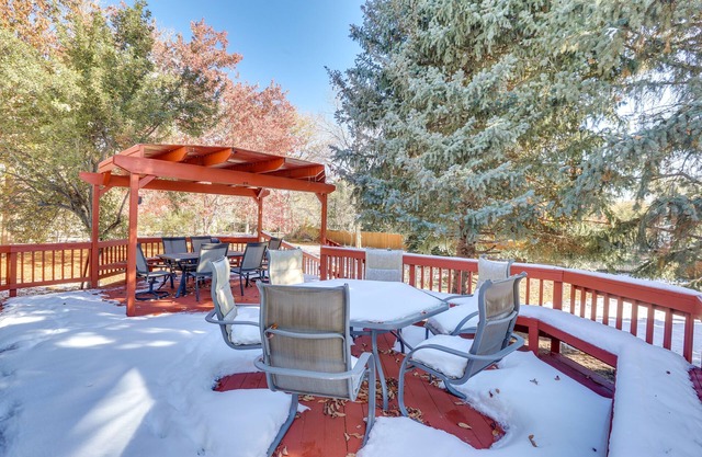 7 Mi to Downtown Denver: Lakewood Gem w/Deck!