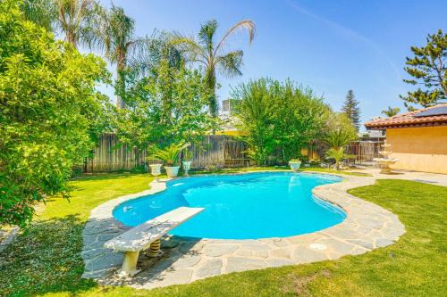 7 Mi to Dtwn Poolside Paradise in Bakersfield!