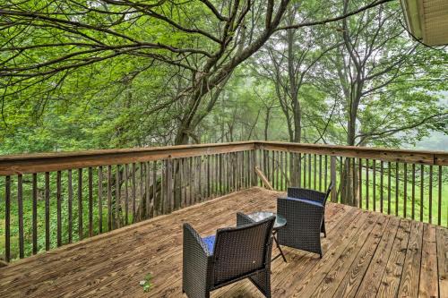 7 Mi to Lake Harmony Home with Furnished Deck!