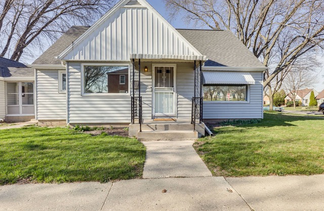 7 Mi to Lake Michigan: Milwaukee Vacation Rental