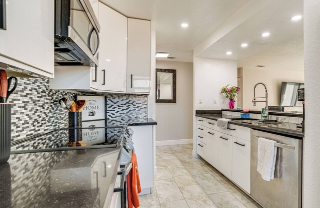 7 Mi to Universal Orlando: Centrally Located Home!
