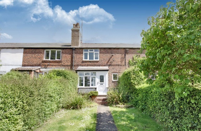 7 OFFICE ROW, pet friendly, character holiday cottage in Grosmont