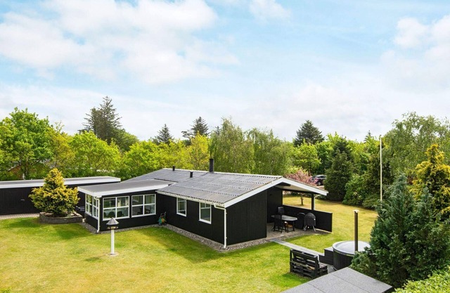 7 person holiday home in Ulfborg-By Traum