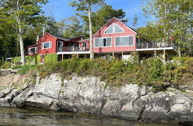 700' OCEANFRONT RETREAT, FIRE PIT, 10 ACRES, 6 BR, 8 KAYAKS, 2 PDL BRDS,