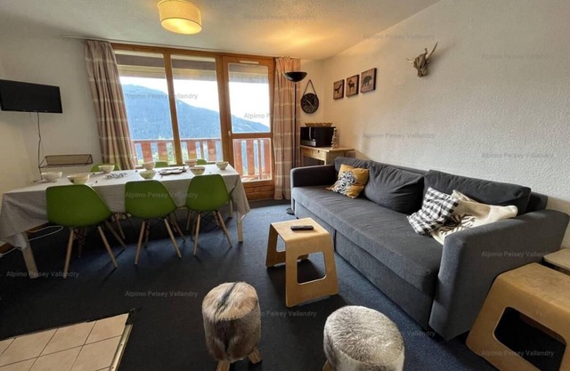 70m from ski slopes, 1st floor, balcony, tv, ski locker, 45m², Peisey-Vallandry