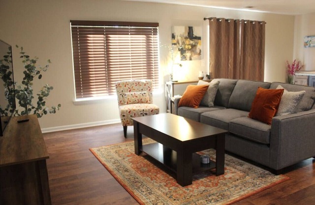 729 Keenway B · water view apartment in Kalamazoo