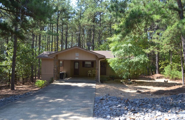 79MandDr | West Gate Area Home | Sleeps 4