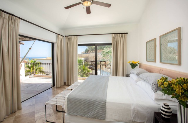 7Br/8bth Walking distance to town! Great REVIEWS!