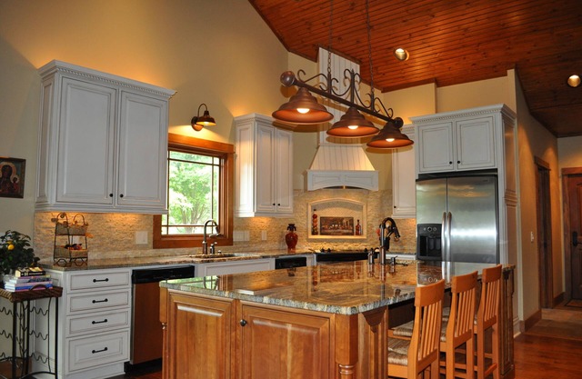 7mi to Clemson Custom Family Luxury Lakehome Game room+ Basketball+ Fire Pit