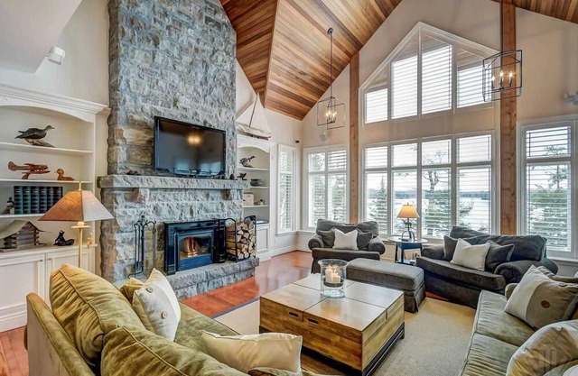 8 bedroom, 6 bath, Private Paradise!!! Bruce Lake! 100' of Sandy Shoreline!