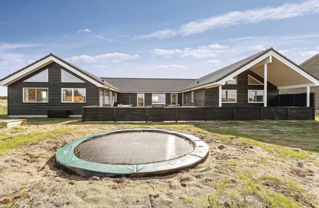 8 bedroom awesome home in Thisted