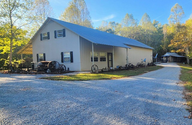 8 Mi to Tellico Plains: House & Cabin Near Trails!