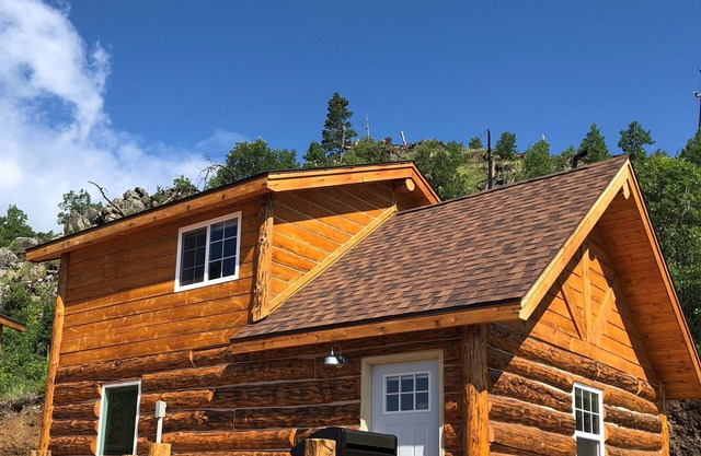 8 miles to Mount Rushmore - Sleeps 2 to 6