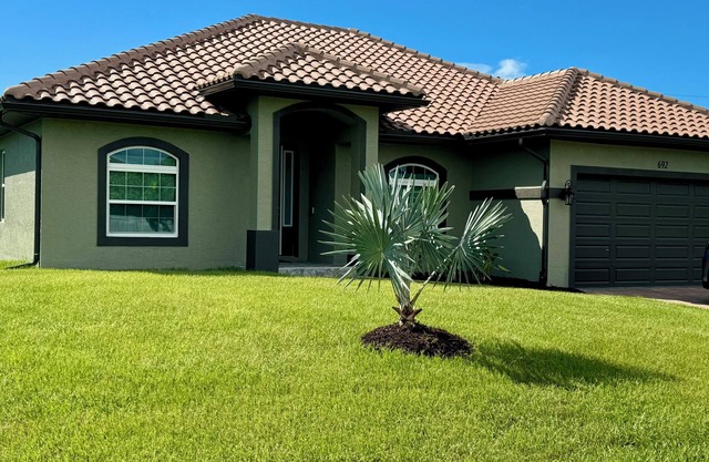 8 min drive to a Beach. Family Beach Getaway wSaltwater Pool