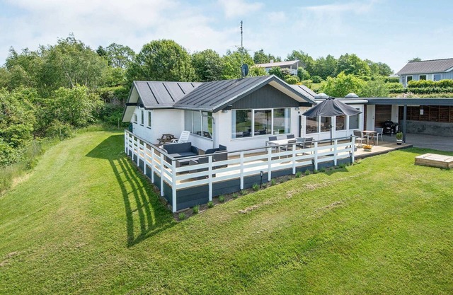 8 person holiday home in Allingåbro