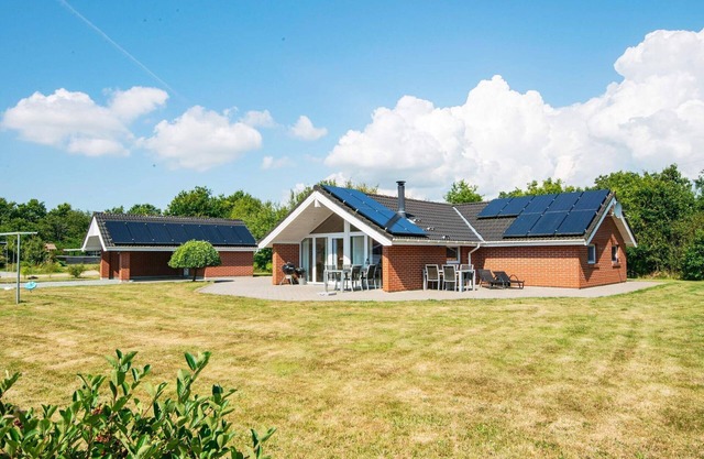 8 person holiday home in Oksbøl