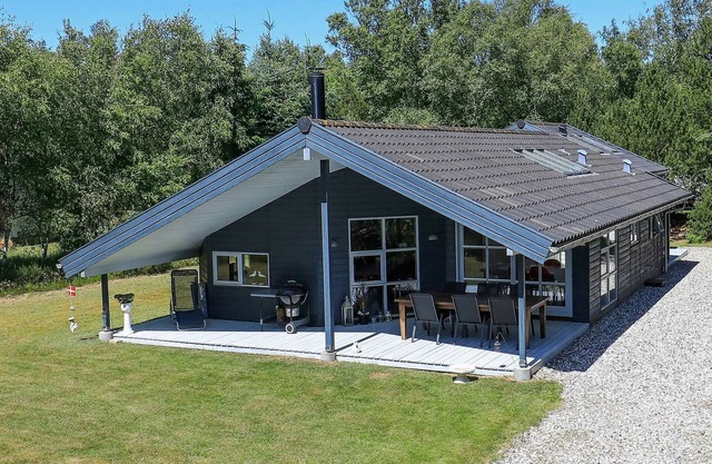 8 person holiday home in Ålbæk