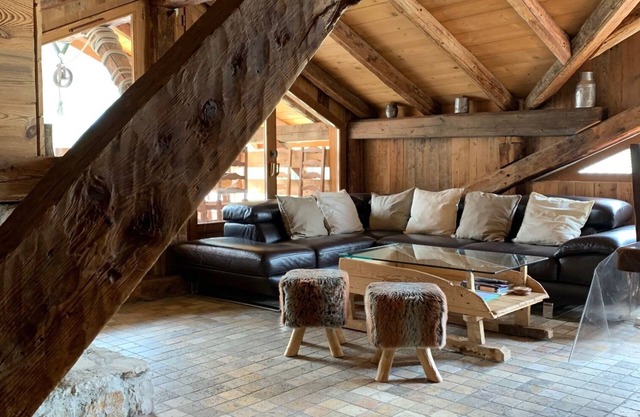 8-room duplex apartment in authentic chalet - La Plagne village resort