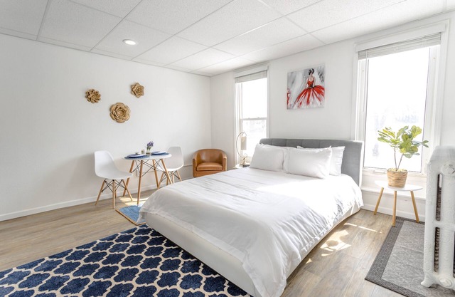 8076-Walk to Mayo-Charming Studio with free Parking