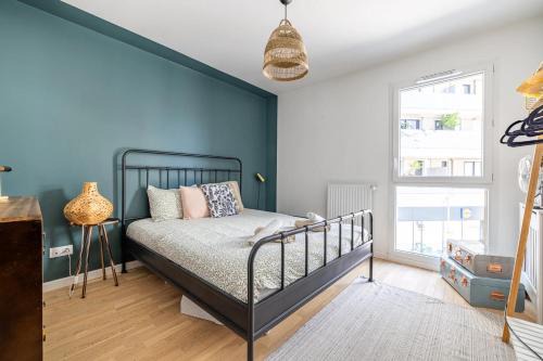 80sqm flat, terrasse and parking near Metro