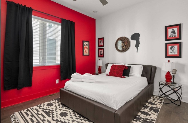 857 ~ 4 Private Suites ~ 4 Miles to Downtown ~ Walk to Hot Spots ~ Garage Parking ~ Super Clean