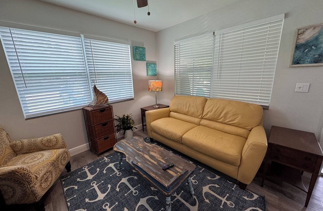 875 Oasis #4 Location!