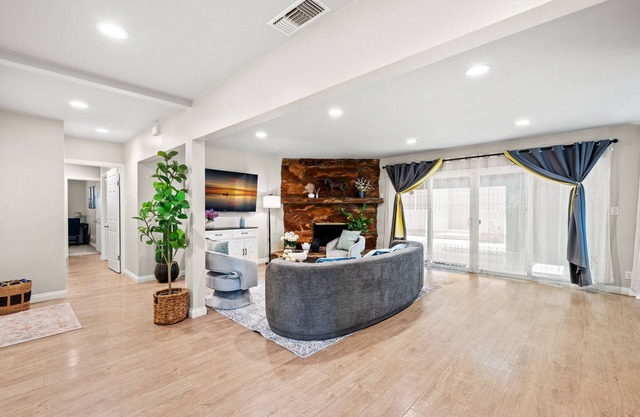 8bd/11beds/single-story/Disney/downtownLosAngeleBD