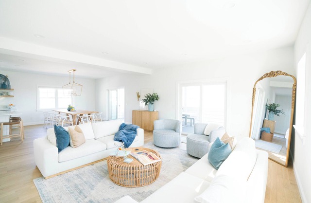 8bd NEW Build ~ ocean views, walk to beach, outdoor space