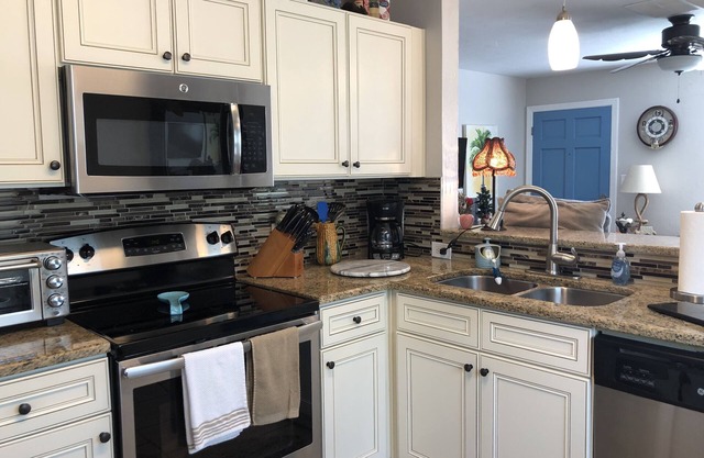8min to downtown, 11min to Gulf Beaches!!