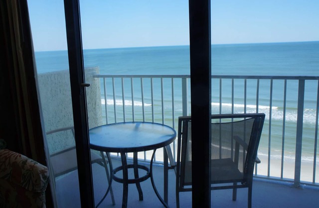 8th Floor Ocean Front - Decided Not to Sell. 2025 Calendar Now Openn