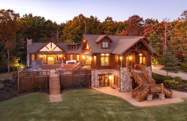 9 Bedroom Lodge Barndominium Combo Sleeps Up to 30