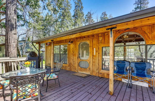 9 Mi to Bass Lake: Cabin w/Fire Pit in Wishon!