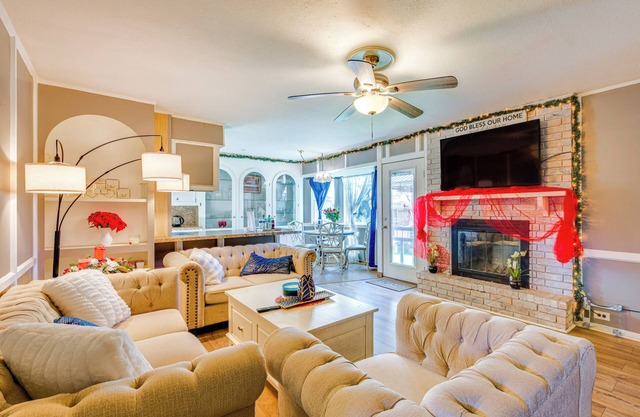 9 Mi to Dtwn: Spacious Retreat in Corpus Christi!