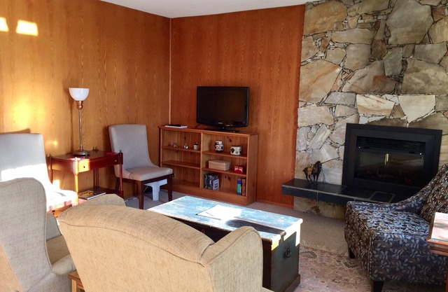 90+ nights : Two levels, spacious comfort, uplifting views