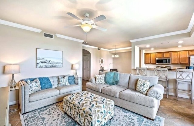 927 Bonita National Condo