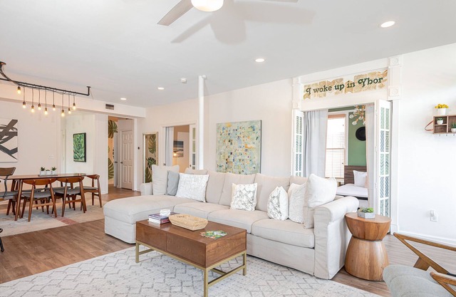 $99/Night Location! Ybor City Gem Sleeps 6