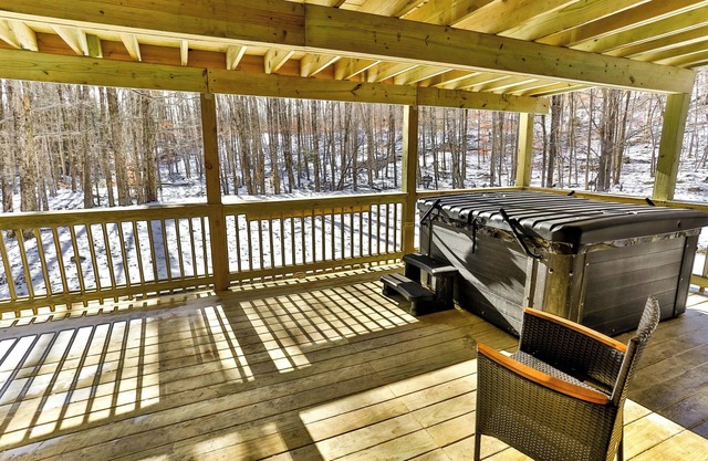 9BR/5BR/Hottub/2 Saunas 6 min to Hunter on 30 private acres