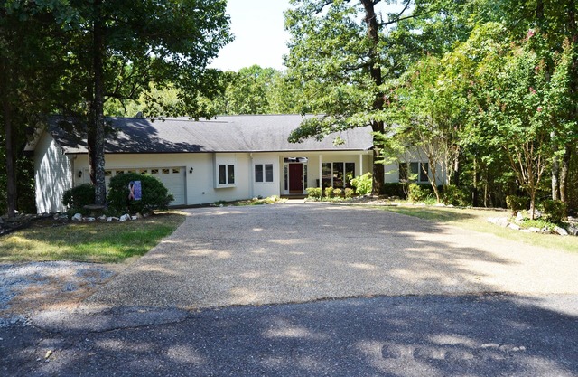 9SalvLn | Lake Balboa Area | Home | Sleeps 10