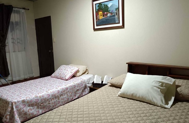 A 10 Minutos del Centro de Antigua Guatemala. Cómoda Habitación!