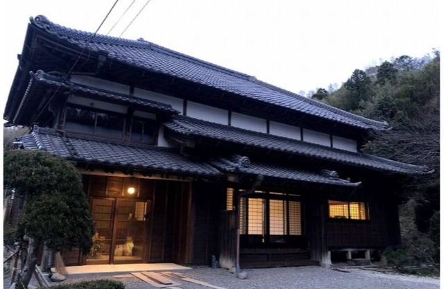 A 100-year-old folk house has been completely renewed, and you can enjoy living in a satoyama in just one hour from the Tokyo metropolitan area via the Aqua- Line/Ken-O Expressway.