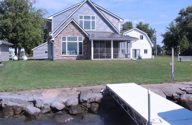 A Beatutiful 3 Bdrm 3 Bth House on Lake Poygan in Tustin, WI